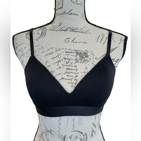 PINK Victorias Secret Bra Wear Everywhere Wireless Lightly Padded 32C Black - Picture 1 of 9